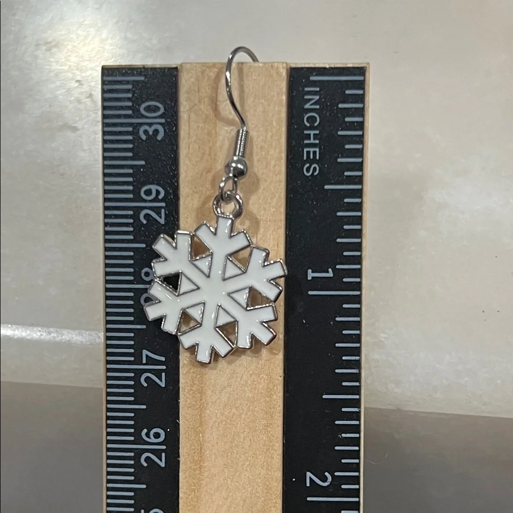 Elegant Snowflake Earrings in White and Silver